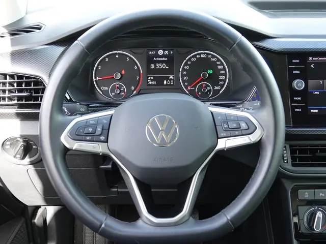 Volkswagen T-Cross 1.0 TSI Life AUTOM. 2023 Benzine 23