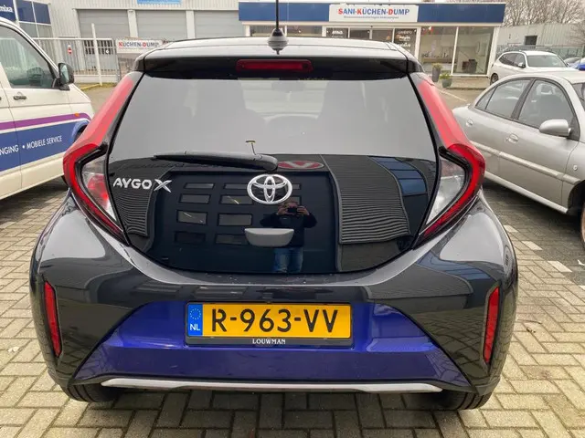 Toyota Aygo X 1.0 VVT-i S-CVT Envy cab. aut. 2022 Benzine 4