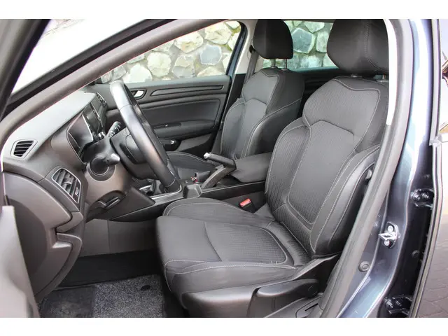 Renault Mégane Estate 1.2 TCe Limited 2018 Benzine 2