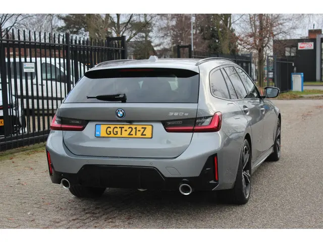 BMW 3 Serie Touring 320e M-Sport 2024 Hybride Benzine 8
