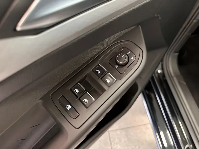 Volkswagen Golf 1.0 TSI Life 2022 Benzine 24