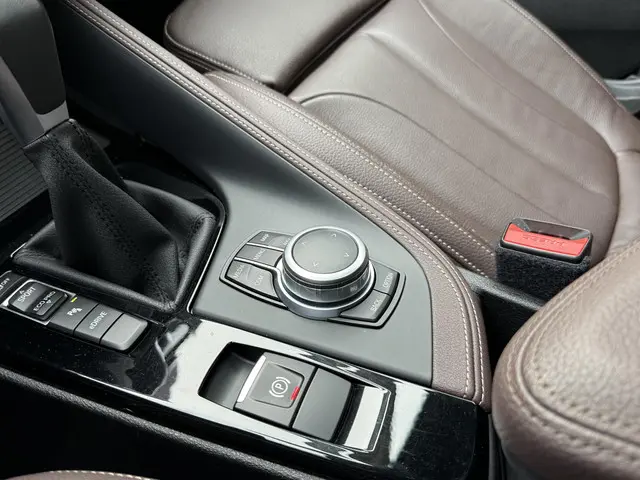 BMW X1 xDrive25e High Executive 2021 Hybride Benzine 37