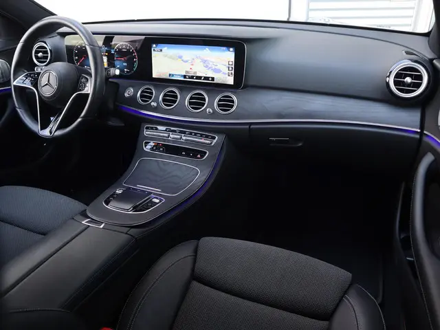 Mercedes-Benz E-Klasse 300 e 2020 Hybride Benzine 3