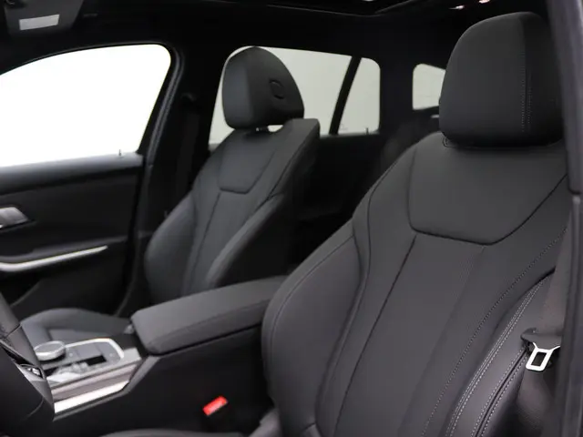 BMW 3 Serie Touring 330e 2026 Hybride Benzine 12