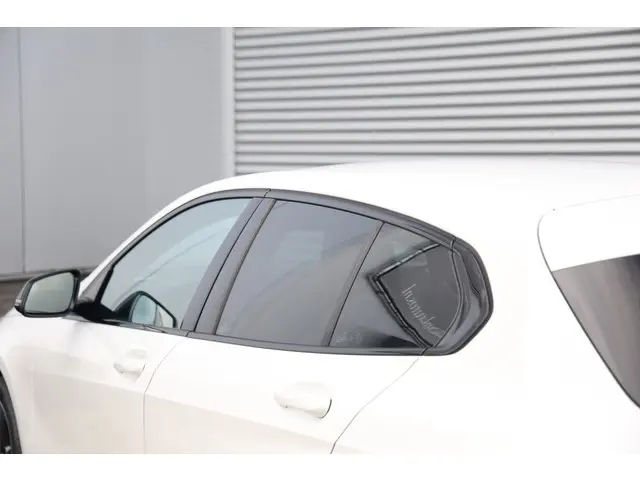 BMW 1 Serie 118i Executive Sportline Aut. 2021 Benzine 19