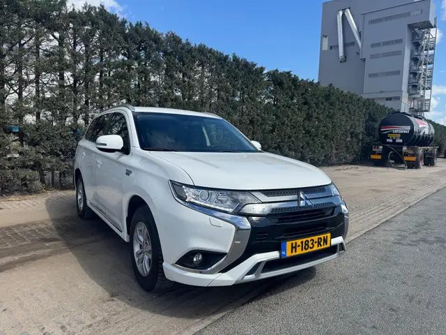 Mitsubishi Outlander 2.4 PHEV Pure 2020 Hybride Benzine 3