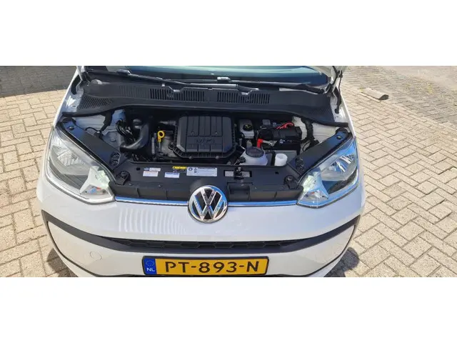 Volkswagen up! 1.0 BMT move up! 2017 Benzine 8