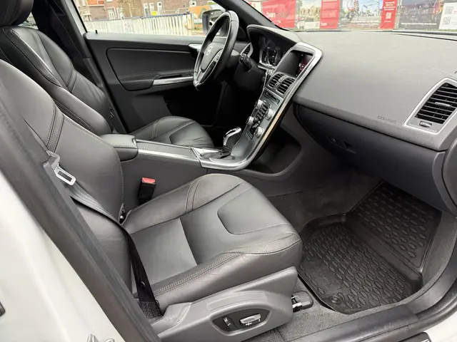 Volvo XC60 2.0 T6 306 pk Summum Luxury-line 2017 Benzine 8