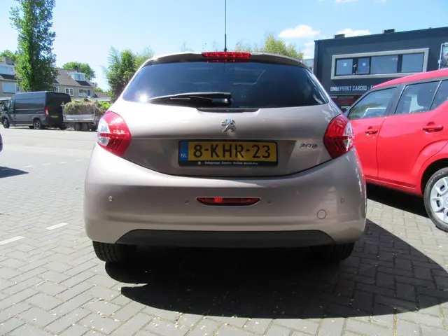 Peugeot 208 1.6 VTi Allure Rosé goud 2013 Benzine 5