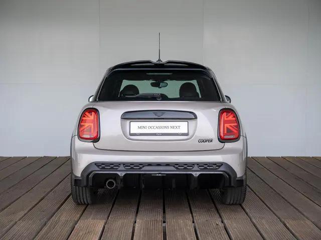 MINI 5-Deurs Cooper Aut. 2022 Benzine 5