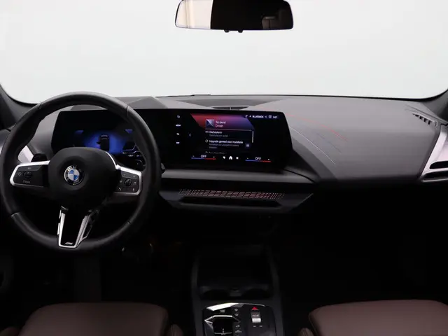 BMW 1 Serie 120 2024 Benzine 6