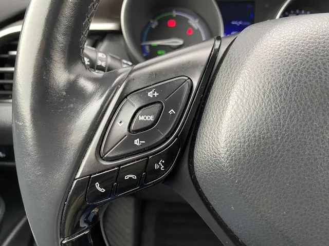 Toyota C-HR 1.8 Hybrid Executive 2018 Hybride Benzine 19