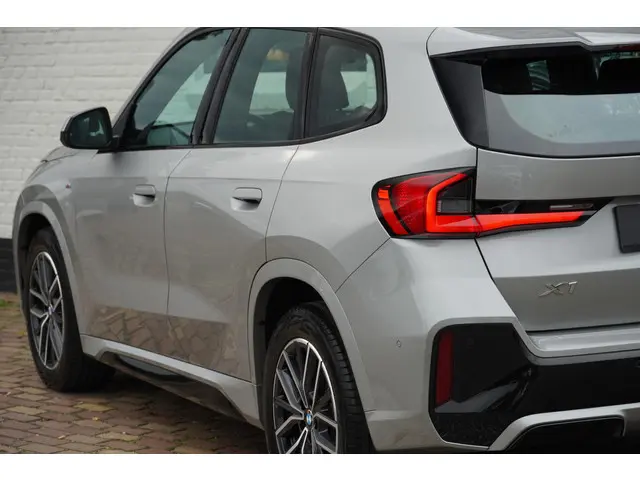 BMW X1 sDrive18i 2025 Benzine 23