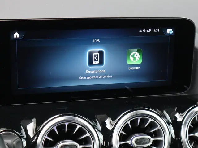 Mercedes-Benz GLA 250 e Style 2021 Hybride Benzine 27