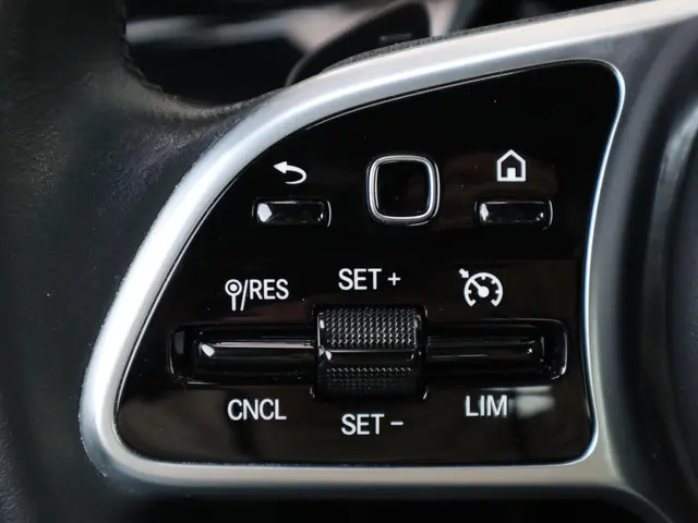 Mercedes-Benz CLA 180 Business Line 2022 Benzine 13