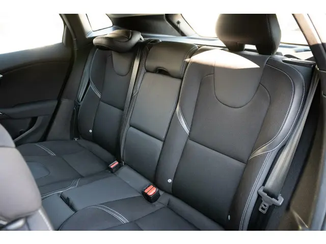 Volvo V40 T4 Momentum | Trekhaak | Xenon 2015 Benzine 18