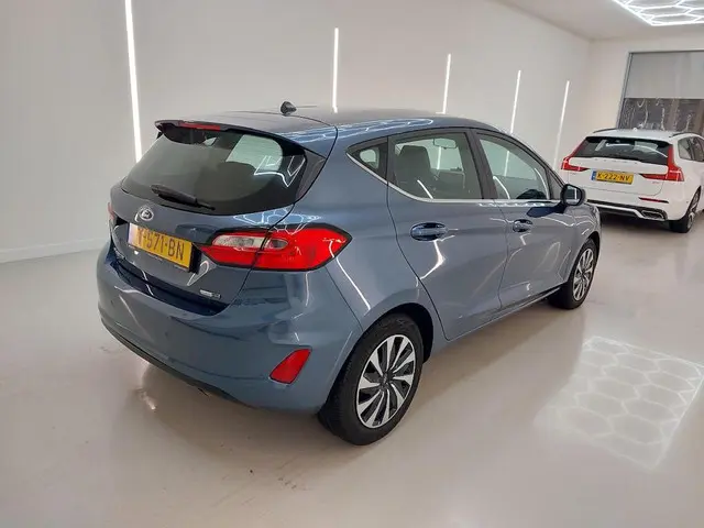 Ford Fiesta 1.0 EcoBoost Hybrid Titanium 2023 Benzine 6