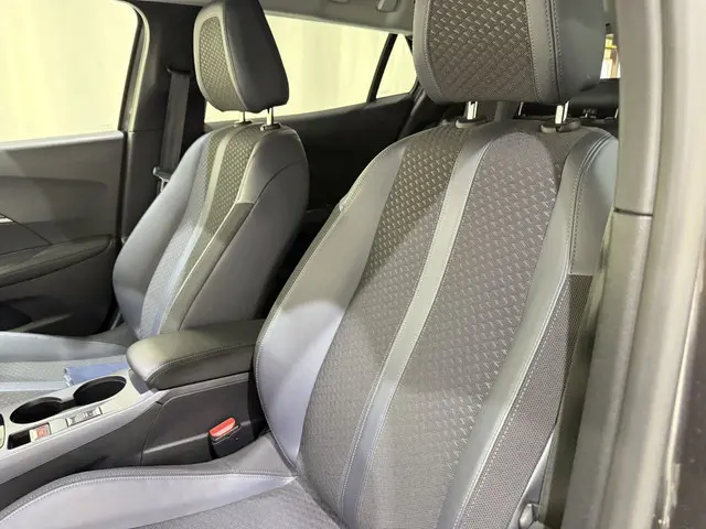 Peugeot 2008 1.2 PureTech Allure Automaat 2020 Benzine 38