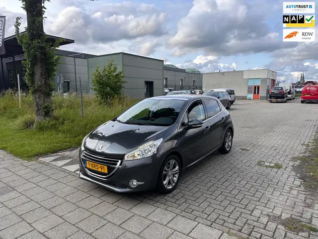 Peugeot 208 1.2 VTi Allure Clima.Navi.Pano 2014 Benzine