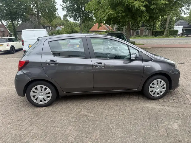 Toyota Yaris 1.5 Hybrid Aspiration 2015 Hybride Benzine 6