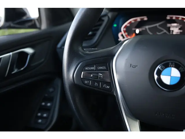 BMW 1 Serie 118i Executive Sportline Aut. 2021 Benzine 32