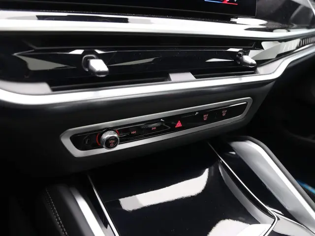 BMW X6 M60i xDrive 2025 Benzine 14