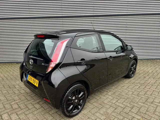 Toyota Aygo 1.0 VVT-i x-now 2016 Benzine 6