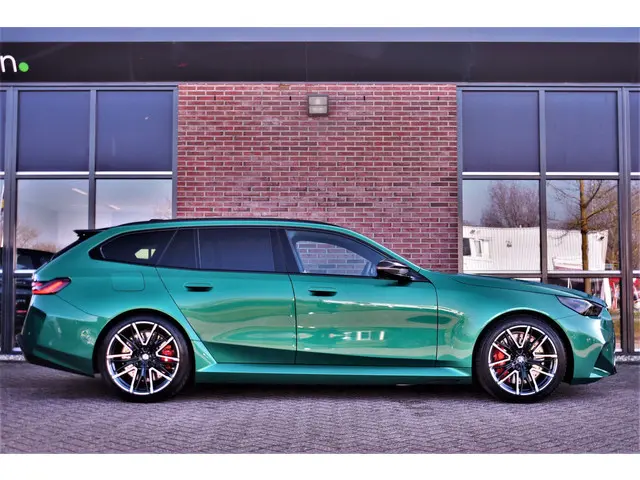 BMW M5 5-serie Touring 2024 Hybride Benzine 43