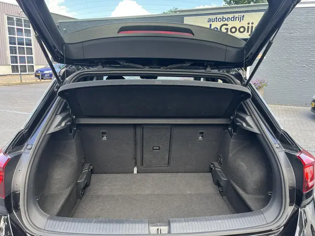 Volkswagen T-Roc 1.5 TSi DSG R-Line (2X) 2022 Benzine 19