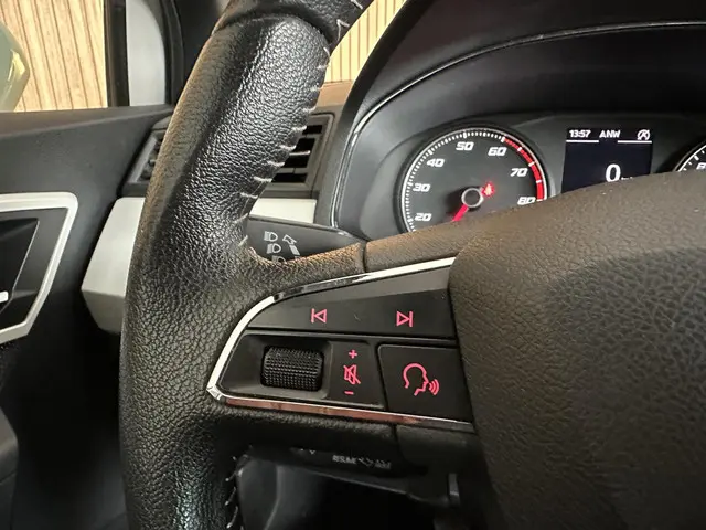 SEAT Arona 1.0 TSI Xcellence Launch Edition 2018 Benzine 18