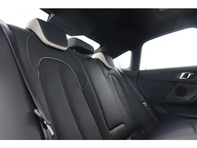 BMW 2 Serie Gran Coupé 220i 2023 Benzine 7