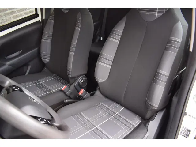 Peugeot 108 1.0 e-VTi Active airco 2018 Benzine 7