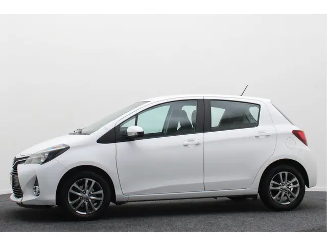 Toyota Yaris 1.3 VVT-i Lounge 2015 Benzine 8
