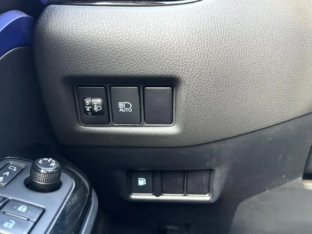 Toyota C-HR 1.8 Hybrid Bi-Tone 2017 Hybride Benzine 23