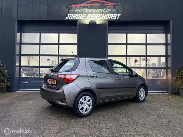 Toyota Yaris 1.5 Hybrid Aspiration 2017 Hybride Benzine 4