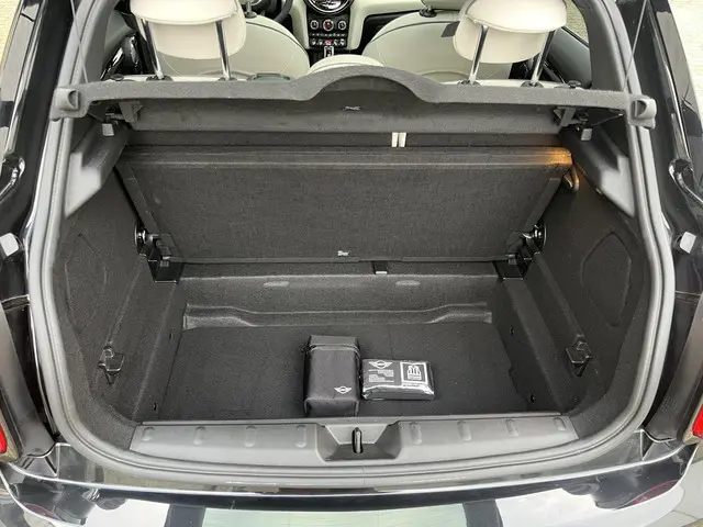 MINI Cooper Mini 1.5 Classic 2023 Benzine 29