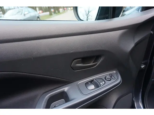 Nissan Micra 1.0L Visia+ 2017 Benzine 8