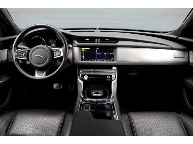 Jaguar XF 2.0t 250 PK Chequered Flag Aut8 | 2020 Benzine 2