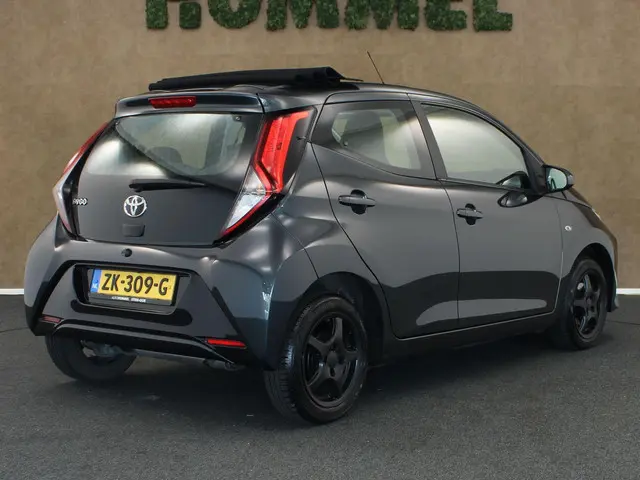 Toyota Aygo 1.0 VVT-i x-play limited 2019 Benzine 2