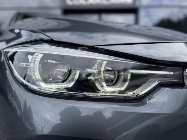 BMW 3 Serie 318i Centennial High Executive 2016 Benzine 25