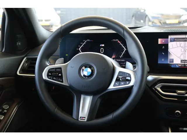 BMW 3 Serie Touring 330i xDrive 2024 Benzine 12