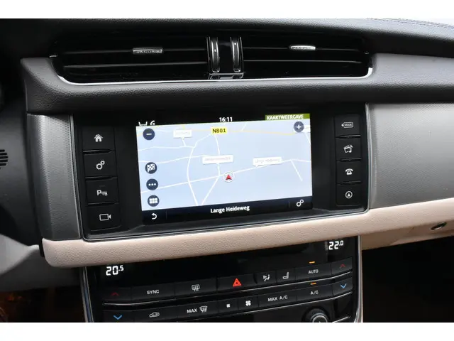 Jaguar XF 2.0 Portfolio 2016 Benzine 26