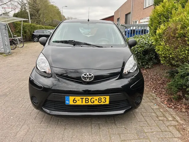 Toyota Aygo 1.0 VVT-i Now 2014 Benzine 10