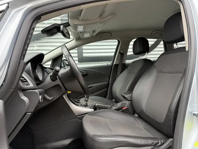 Opel Astra Sports Tourer 1.4 Turbo Sport + 2015 Benzine 8