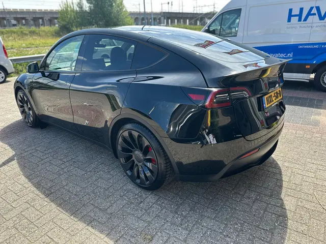 Tesla Model Y Performance AWD 75 kWh 2022 Elektrisch 4