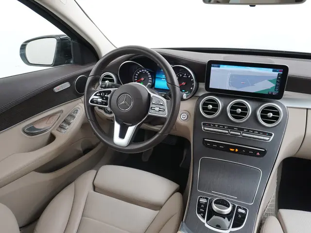 Mercedes-Benz C-Klasse C 300 AMG line 2019 Benzine 17