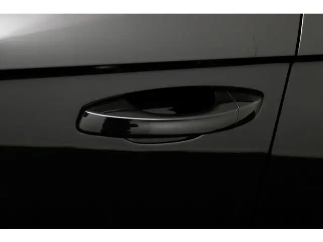 Volkswagen T-Roc 1.0 TSI Life zwart 2023 Benzine 32