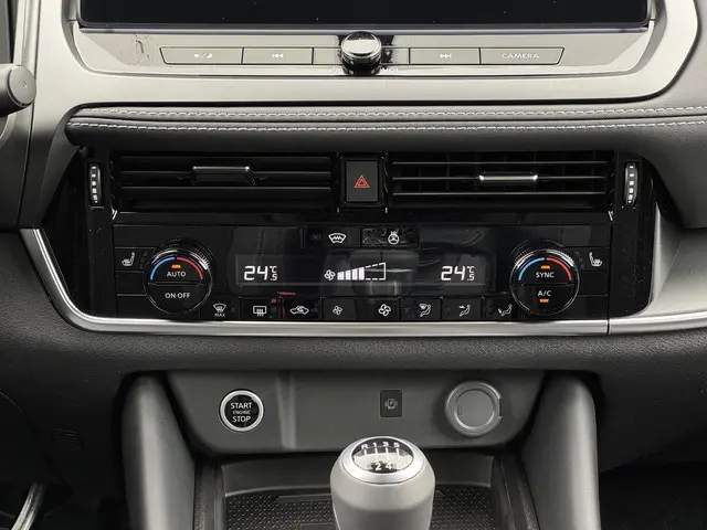 Nissan QASHQAI 1.3 MHEV N-Connecta 2025 Benzine 19