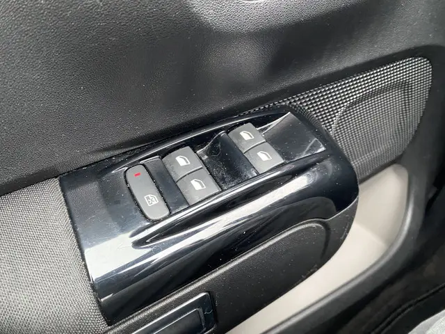 Citroën C3 1.2 PureTech Shine 2017 Benzine 21