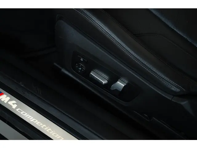 BMW M4 Cabrio xDrive Competition 2022 Benzine 42